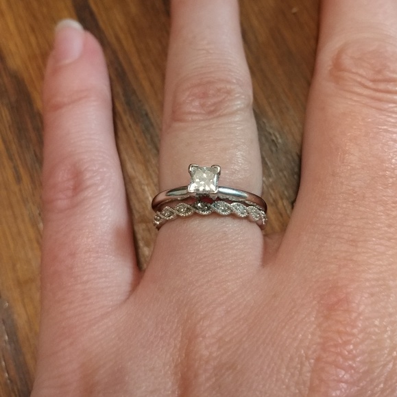 Wedding band and engagement ring - Picture 4 of 5